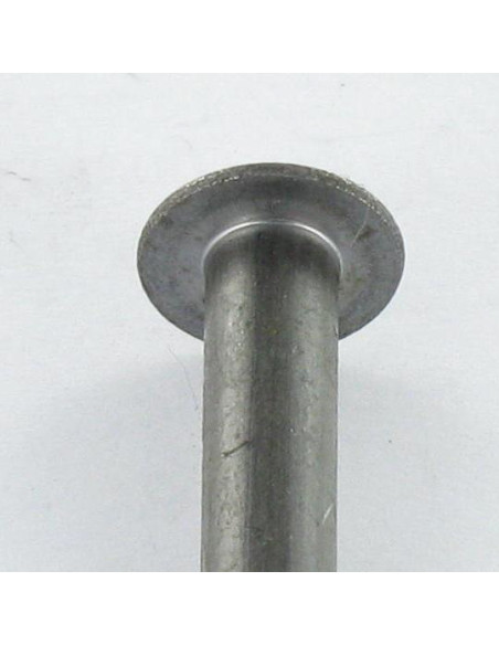 Rebite de ferro de cabeça plana cabeça oval 2,6X14 +0 -0,10 Aço latonado
